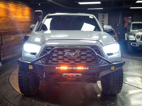 Used 2019 Toyota Tacoma TRD Off-Road AWD/4WD image 4
