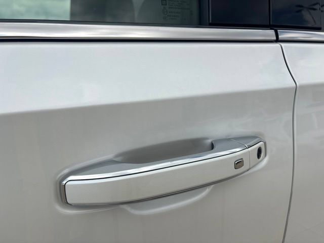 Used 2023 GMC Yukon SLT w/ SLT Premium Package AWD/4WD image 45