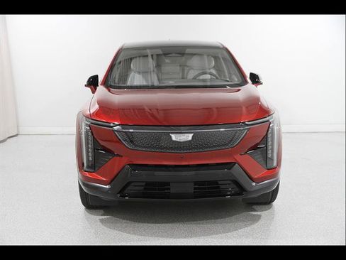 Used 2025 Cadillac Optiq Sport 1 w/ LPO, Floor Liner Package AWD/4WD image 2