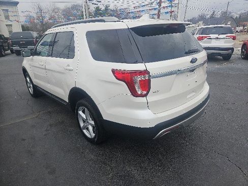 Used 2016 Ford Explorer XLT w/ Equipment Group 202A image 4