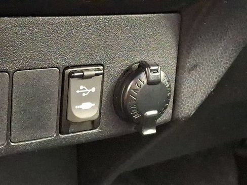 Used 2016 Toyota RAV4 XLE AWD/4WD image 32