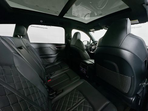 Used 2025 Audi SQ7 Premium Plus w/ Executive Package image 30