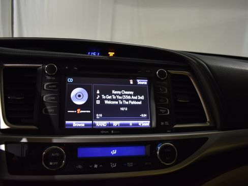 Used 2015 Toyota Highlander XLE image 21