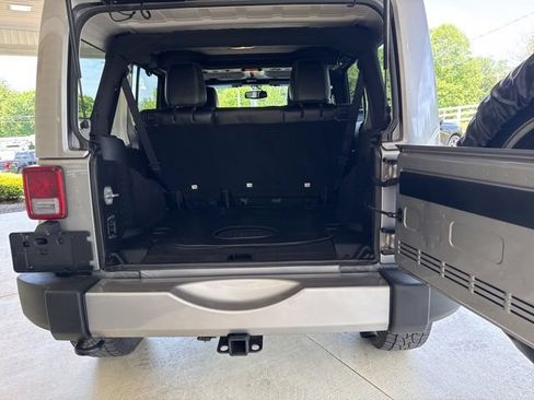 Used 2017 Jeep Wrangler Unlimited Sahara w/ Max Tow Package AWD/4WD image 28