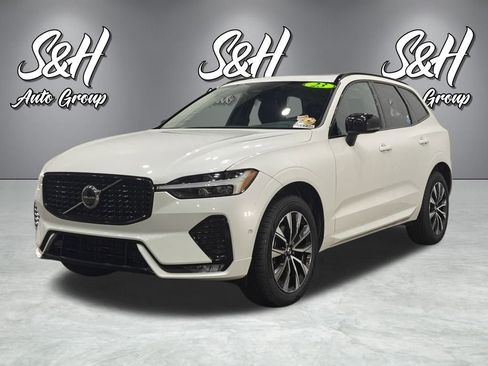 Used 2023 Volvo XC60 B5 Plus image 14