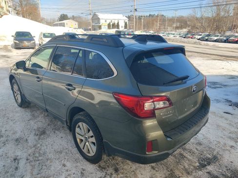 Used 2017 Subaru Outback 2.5i Premium image 4