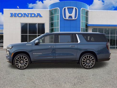 Used 2025 Chevrolet Suburban High Country image 6