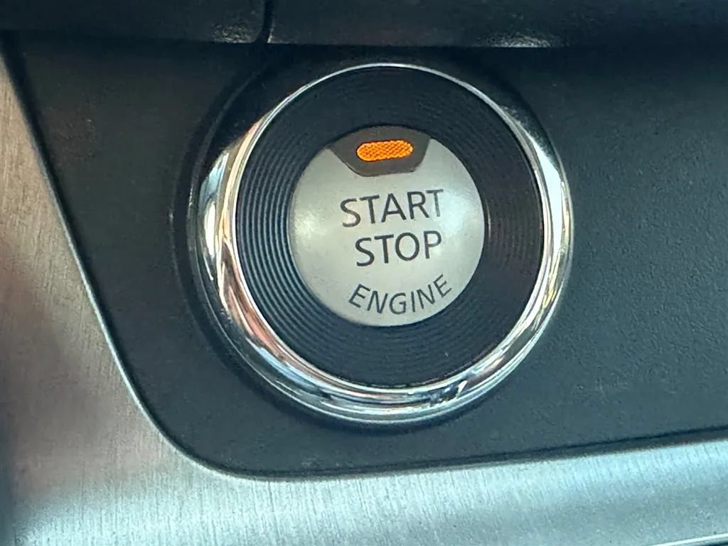 Used 2020 Nissan Murano SV FWD image 16