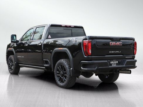 Used 2023 GMC Sierra 2500 Denali w/ Denali Black Diamond Edition AWD/4WD image 3