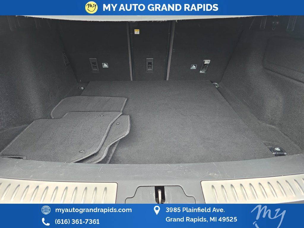 Used 2019 Land Rover Range Rover Velar R-Dynamic SE AWD/4WD image 26