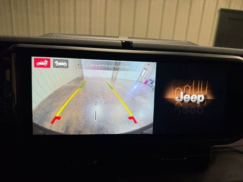 Used 2024 Jeep Wrangler Unlimited Sahara w/ Technology Group AWD/4WD image 28