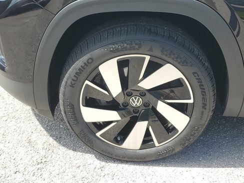 Certified 2024 Volkswagen Atlas Cross Sport SE FWD image 13