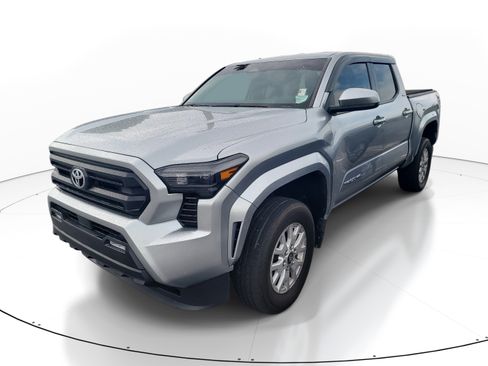 Used 2024 Toyota Tacoma SR5 RWD image 3