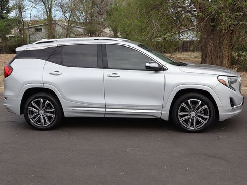 Used 2020 GMC Terrain Denali w/ Denali Premium Package image 3