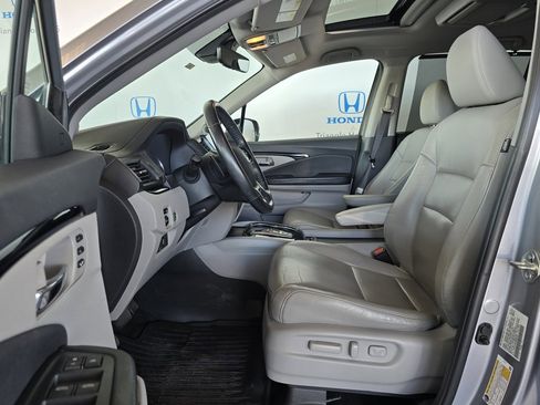 Used 2021 Honda Pilot Touring image 11