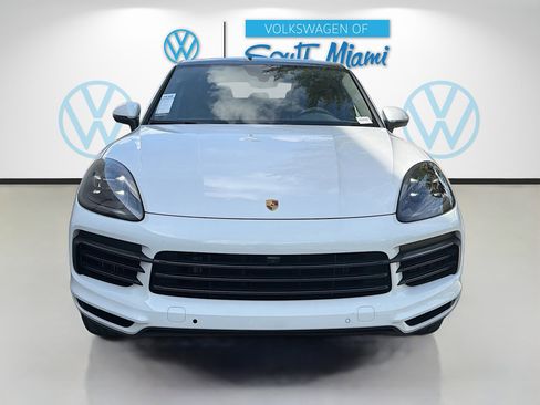 Used 2023 Porsche Cayenne Platinum Edition image 2