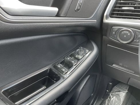 Used 2019 Ford Edge SEL w/ Equipment Group 201A AWD/4WD image 29