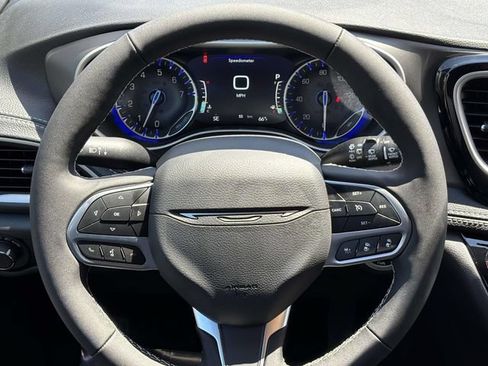 New 2027 Chrysler Pacifica Select FWD image 14