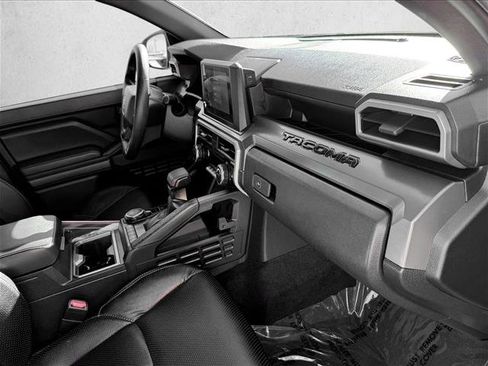Used 2024 Toyota Tacoma SR5 AWD/4WD image 18