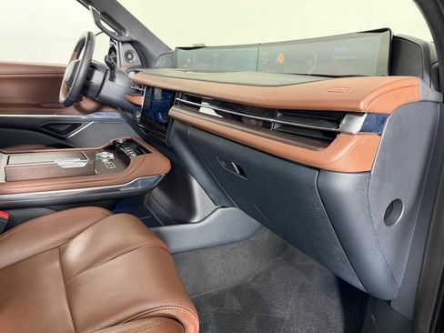 Used 2025 Lincoln Navigator Reserve image 35