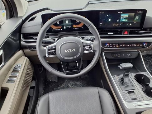 New 2026 Kia Carnival FWD image 2