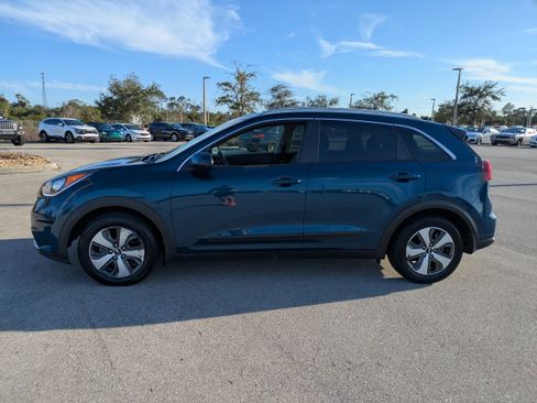Certified 2017 Kia Niro LX image 8