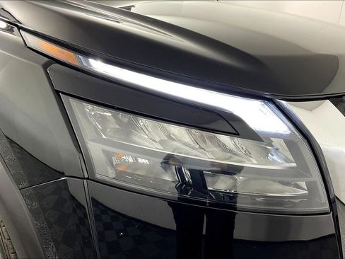 Certified 2024 Nissan Pathfinder SV image 39