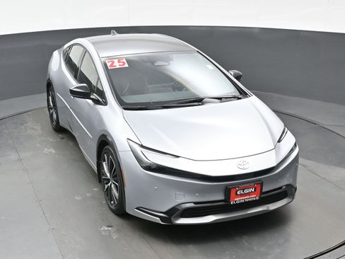 Used 2025 Toyota Prius XLE image 36