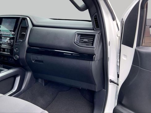 Used 2024 Nissan Titan SV RWD image 18