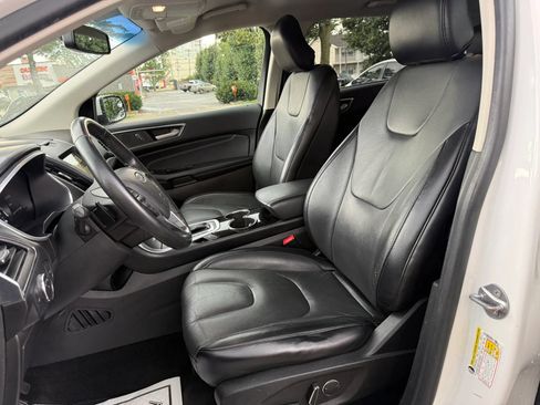 Used 2018 Ford Edge Titanium w/ Technology Package AWD/4WD image 11