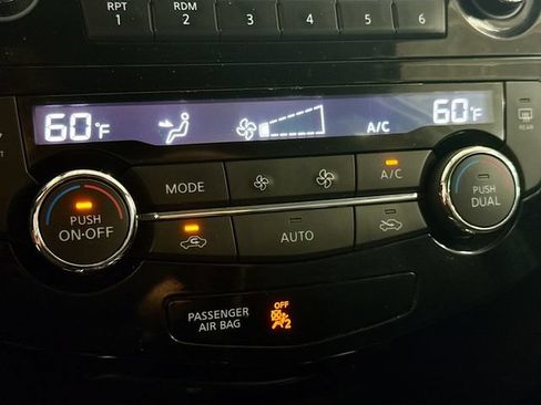Used 2015 Nissan Rogue SV AWD/4WD image 16