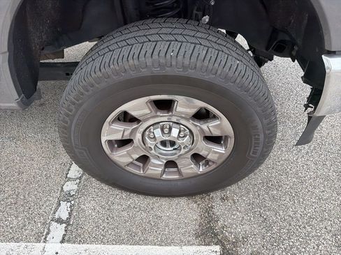 Used 2025 Ford F250 Lariat w/ Chrome Package image 11