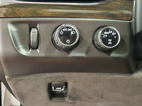 Used 2017 Cadillac Escalade Platinum image 42