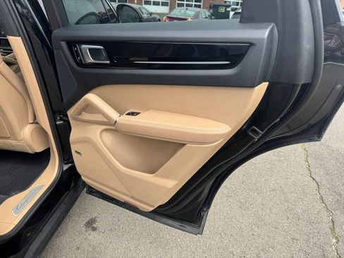 Used 2019 Porsche Cayenne S AWD/4WD image 27