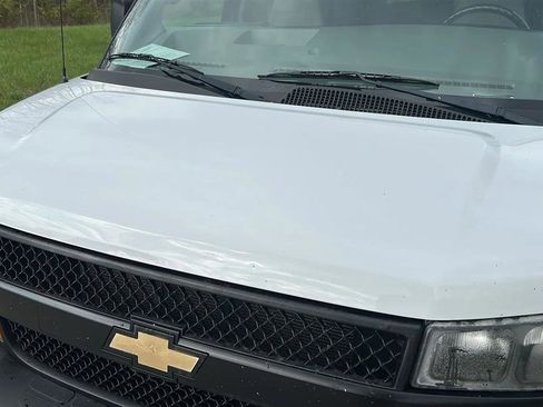 Used 2018 Chevrolet Express 3500 LT w/ LT Preferred Equipment Group image 18