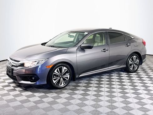Used 2018 Honda Civic EX-T image 4