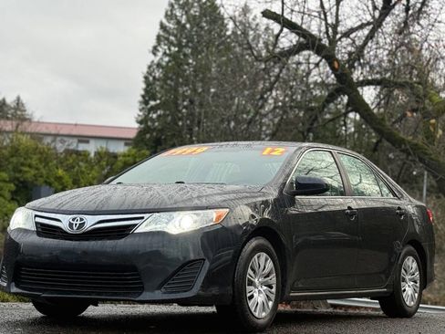 Used 2012 Toyota Camry LE image 1