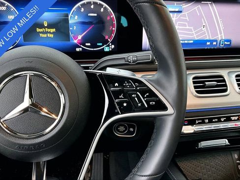 Used 2025 Mercedes-Benz GLS 450 4MATIC image 27