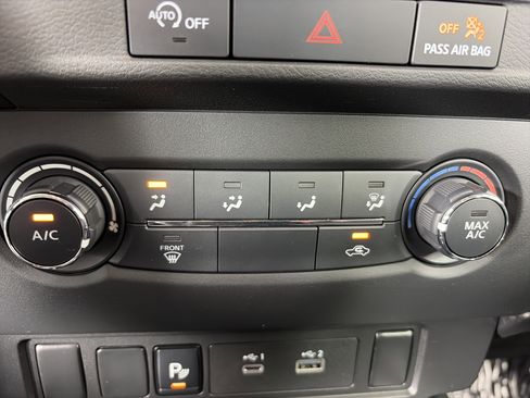 Used 2024 Nissan Frontier SV w/ Technology Package image 19