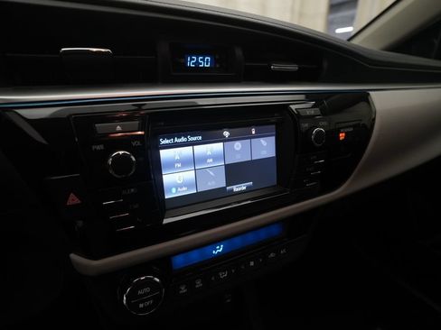 Used 2016 Toyota Corolla LE FWD image 6