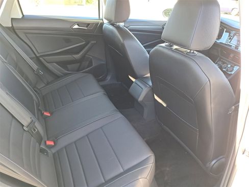 Used 2022 Volkswagen Jetta SE image 11