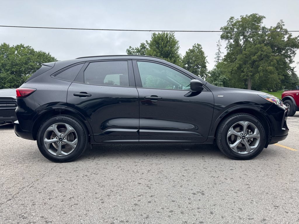 Used 2024 Ford Escape ST-Line w/ Tech Pack #1 AWD/4WD image 4