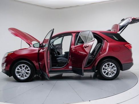 Used 2021 Chevrolet Equinox LT image 18