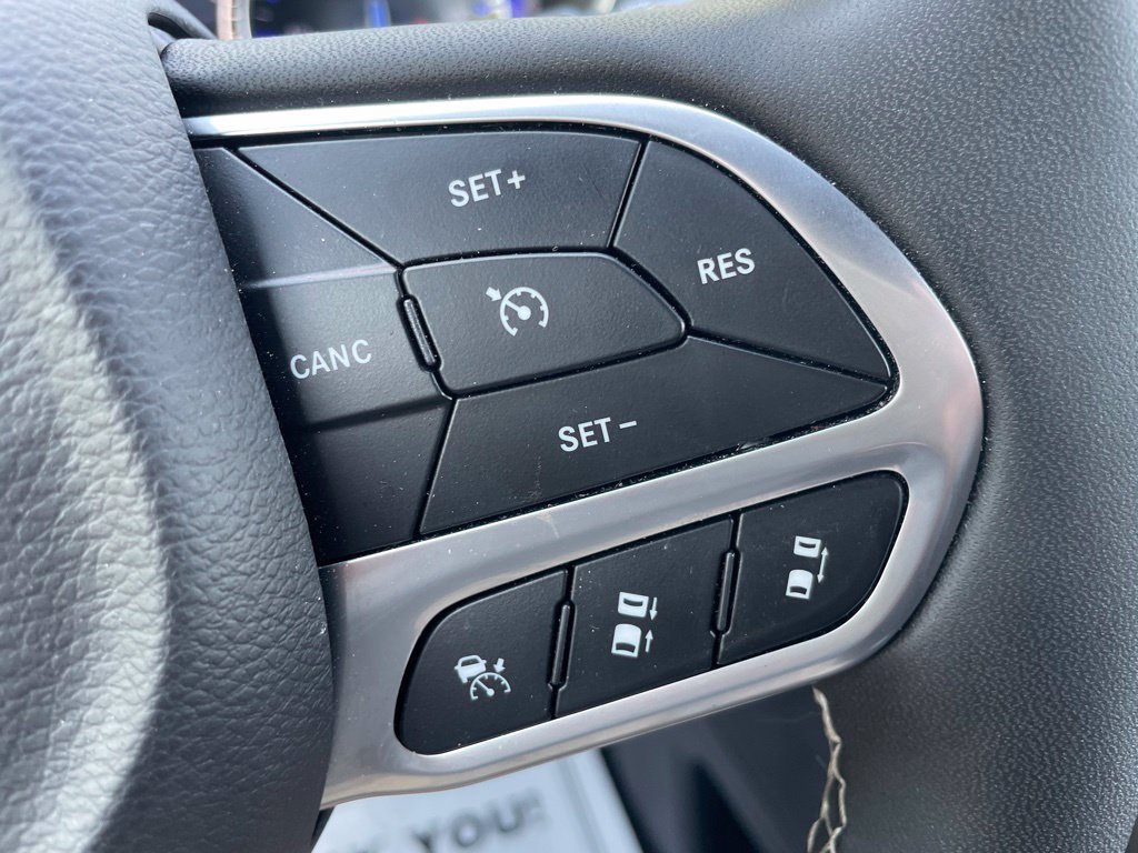 Used 2026 Chrysler Pacifica Limited FWD image 18