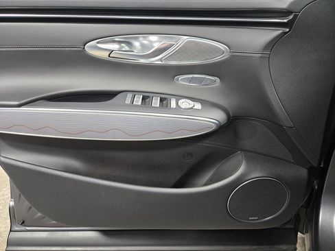 Used 2023 Genesis GV70 2.5T w/ Advanced Package image 8