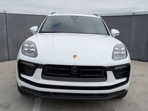 Certified 2025 Porsche Macan AWD/4WD image 6