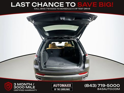 Used 2022 Jeep Grand Cherokee Summit w/ Luxury Tech Group V AWD/4WD image 36