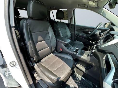 Used 2024 GMC Terrain SLT AWD/4WD image 15