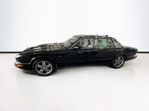 Used 1999 Jaguar XJ8 image 9