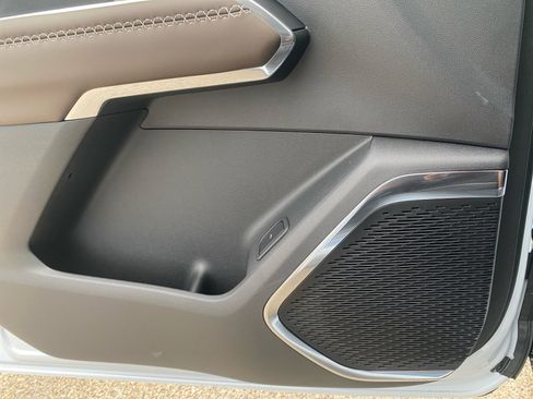 New 2026 GMC Acadia Denali Ultimate w/ LPO, Floor Liner Package AWD/4WD image 28